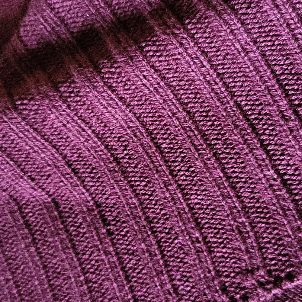 Asymetrical Cropped Burgundy Sweater - Picture 5 of 7